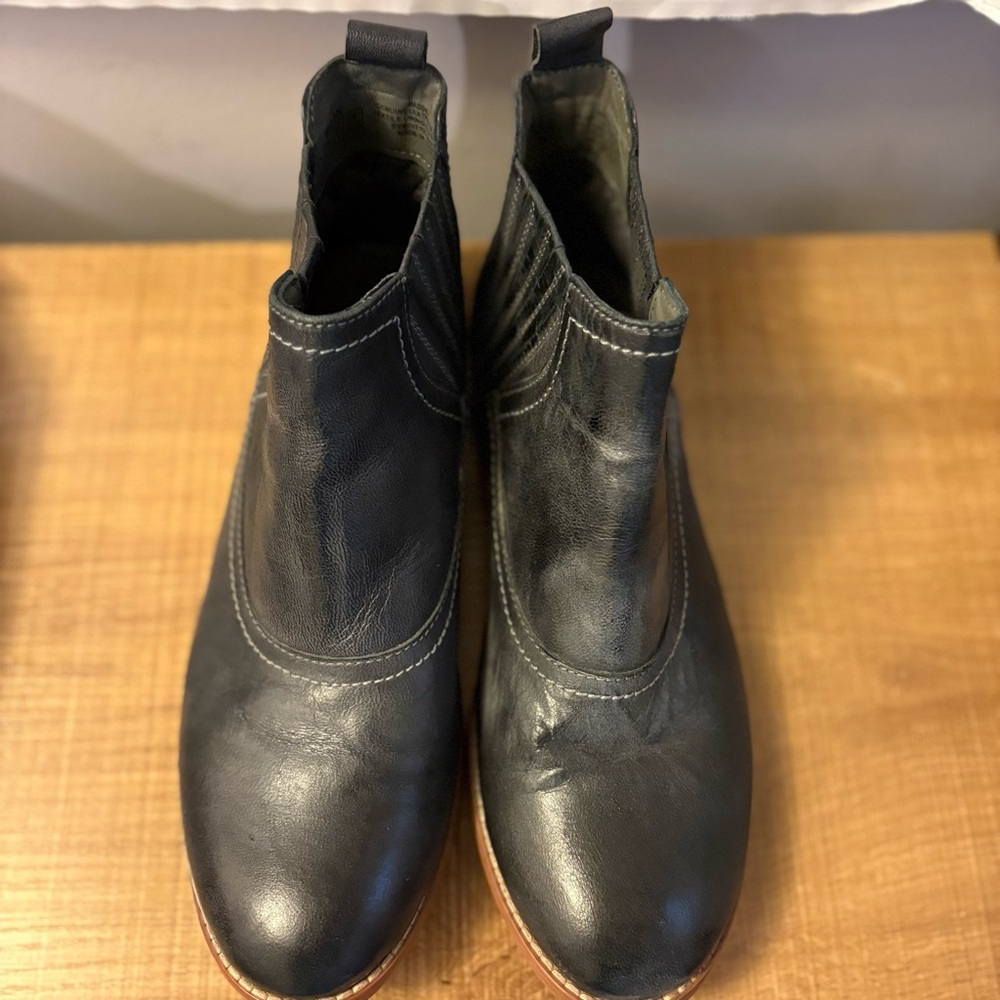 Roan Boots Women 7.5 Distress black Leather Pull On Ankle Booties Casual